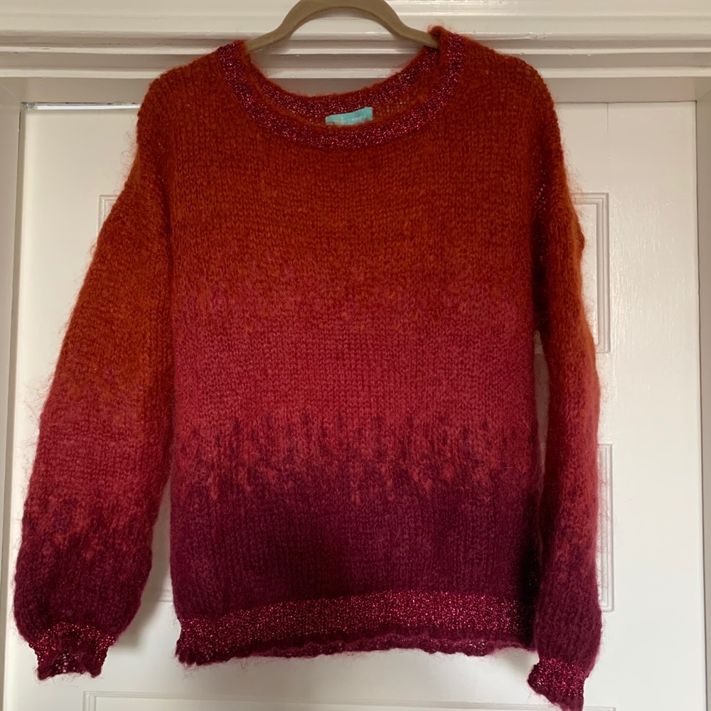 Rose Carmine u-neck ombré sweater